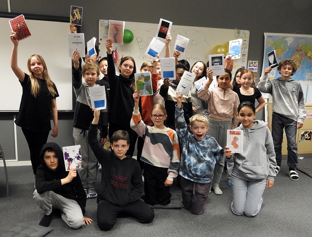 Eleverna i årskurs 5 på Porsöskolan har gjort ett storartat arbete med sina egna berättelser till boken "En reva i verkligheten" som ska ges ut i samband med invigningen av Porsö centrum i augusti i år.
