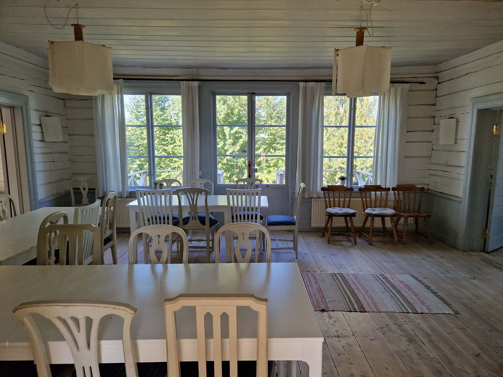 Salen på nedre plan i mangårdsbyggnaden.
