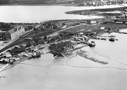 Flygbild över hamn i Luleå.