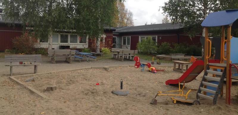 Utomhusmiljö Bäckhagens förskola, en del av förskolans gård