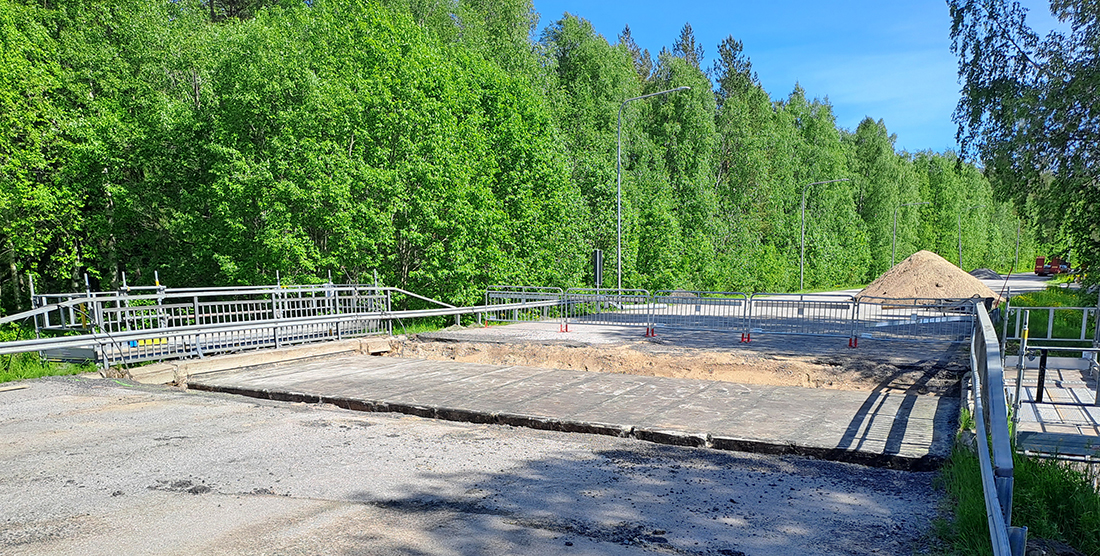 Så här ser det ut när man arbetar med att renovera gång- och cykelviadukter.