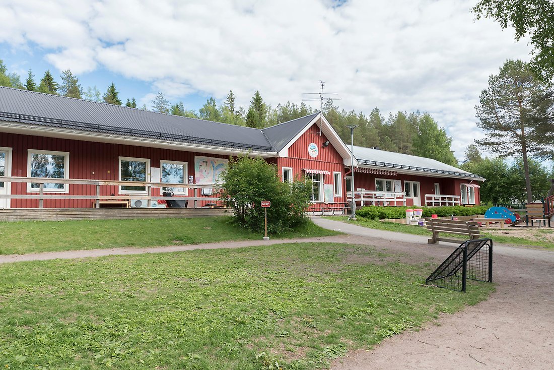 Utomhusmiljö Alviks förskola, en del av förskolans gård