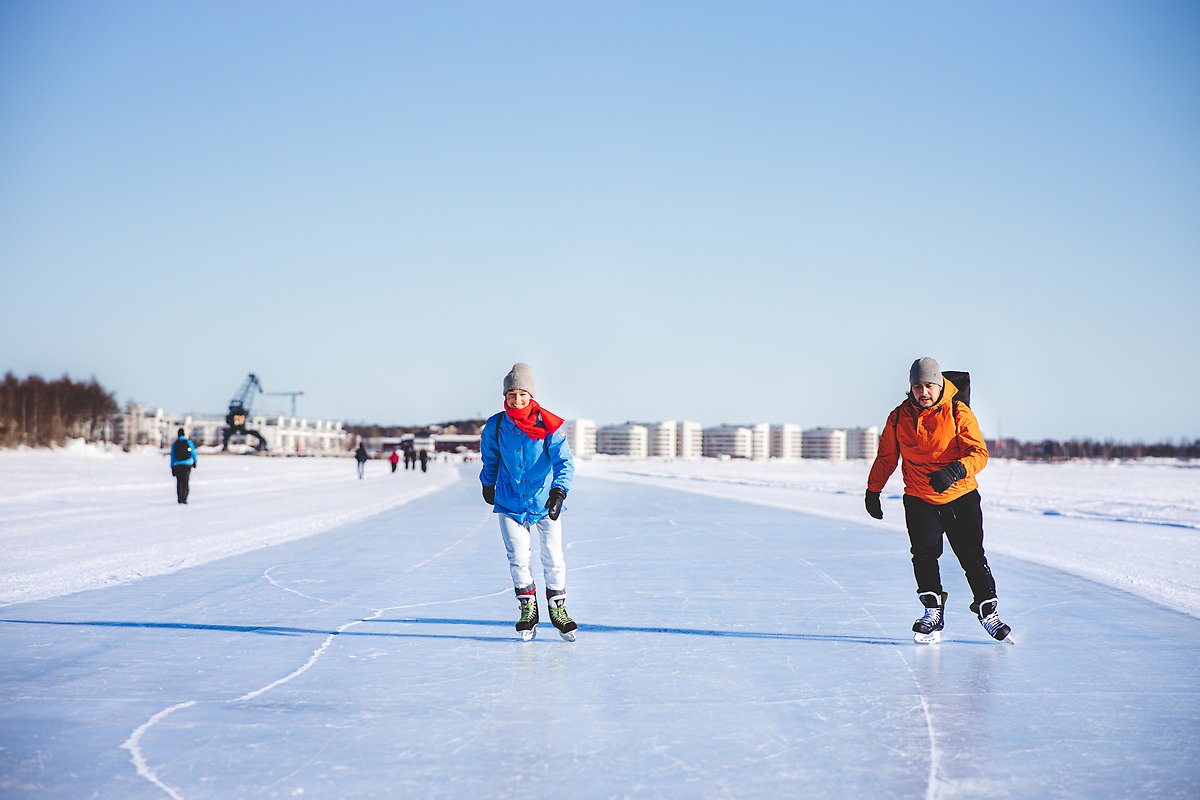 lulea_vinter_isbanan_skridskor_akare_stad_hus