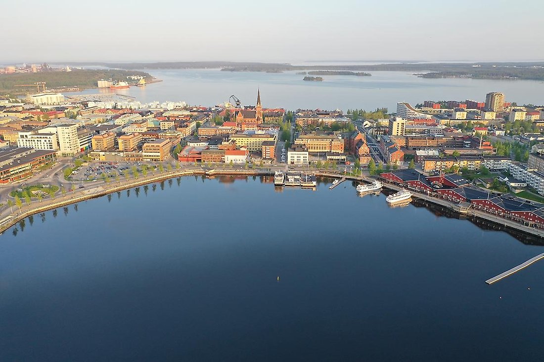Flygbild över Luleå centrum och norra hamn