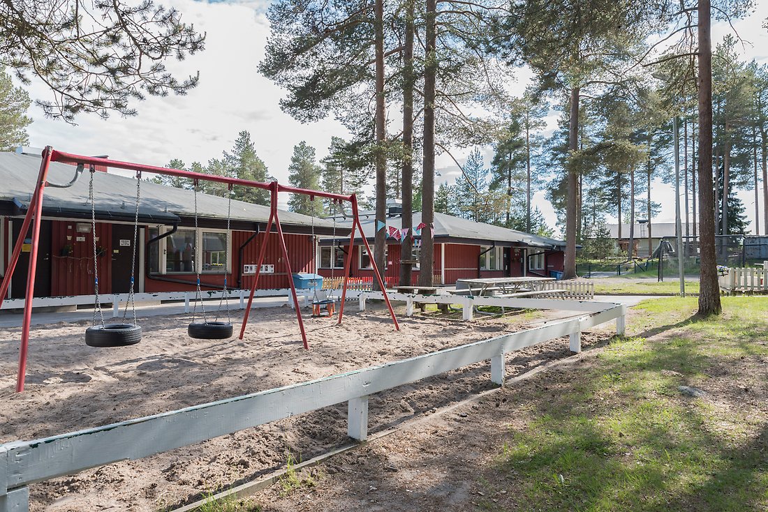 Utomhusmiljö Antnäs förskola, en del av förskolans gård 